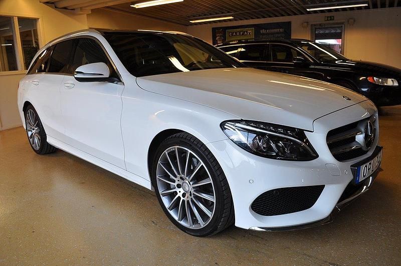 Vit Begagnad 2016 Mercedes C300 AMG line Kombi | 299 000 kr (Marknadspris) - Bild 1/4