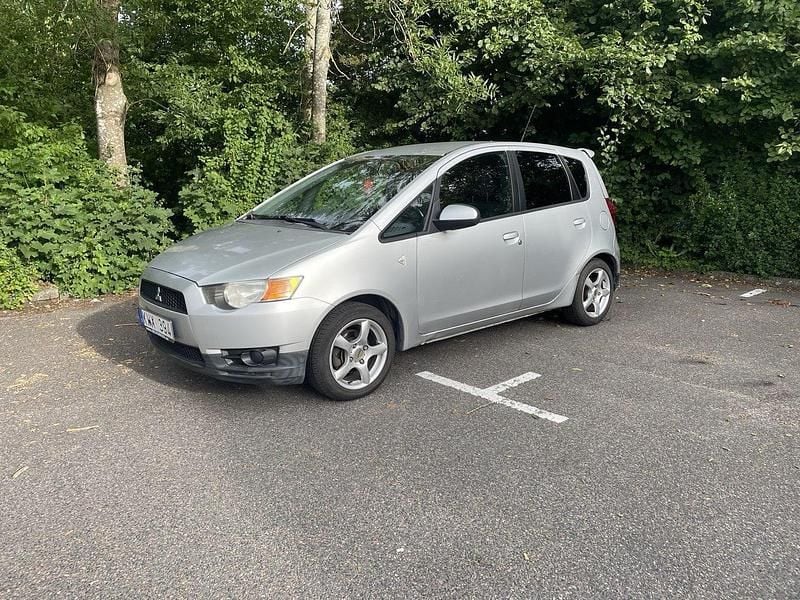 Silver Begagnad 2010 Mitsubishi Colt Halvkombi | 29 900 kr (Superpris) - Bild 1/4