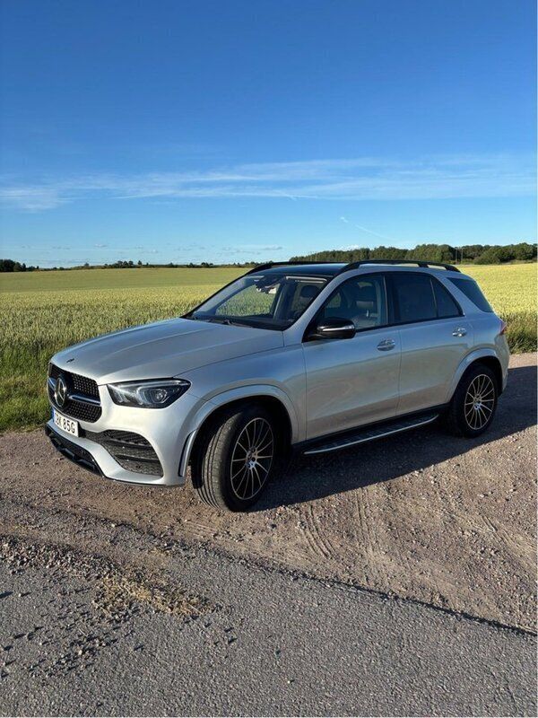 Silver Begagnad 2019 Mercedes GLE300 AMG line SUV | 639 000 kr - Bild 1/4