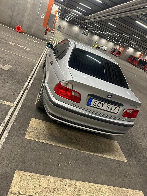 Begagnad BMW 318 118 HK (86 kW) 2001 Sedan