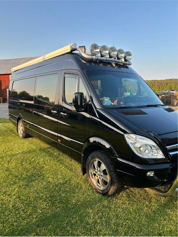 Svart Begagnad 2011 Mercedes Sprinter Van | 330 000 kr - Bild 1/4