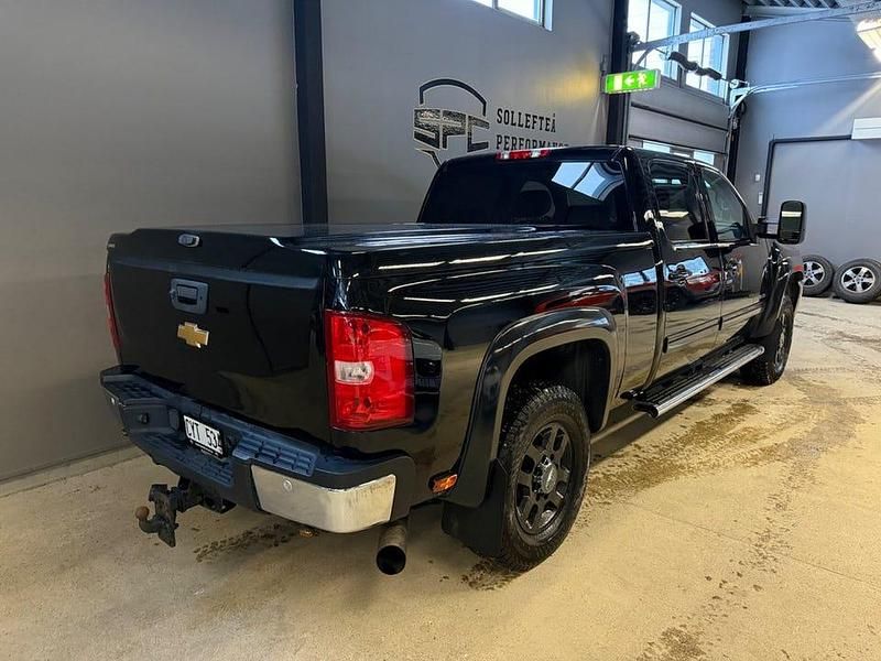 Begagnad Chevrolet Silverado 403 HK (296 kW) 2011 Svart Sedan