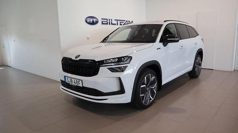 Vit Ny 2025 Skoda Kodiaq SportLine SUV | 599 000 kr - Bild 1/4