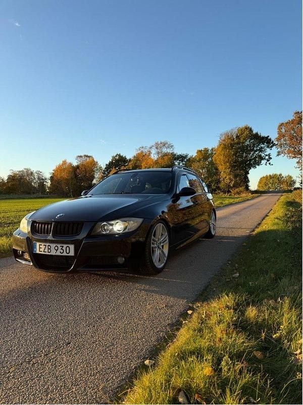 Svart Begagnad 2008 BMW 330 Comfort Edition Kombi | 120 000 kr (Dyr) - Bild 1/4