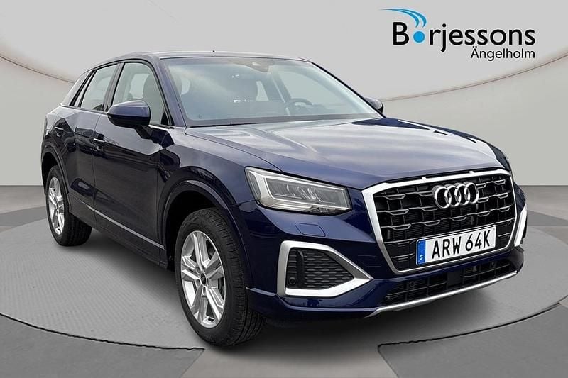 Blå Ny 2026 Audi Q2 SUV | 373 000 kr - Bild 1/4