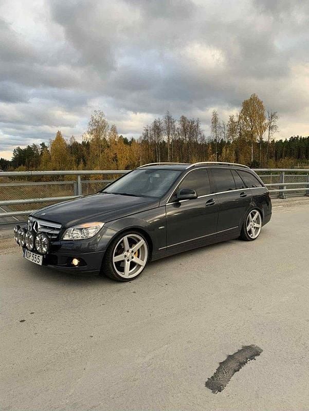 Grå Begagnad 2008 Mercedes C180 Avantgarde Kombi | 61 000 kr (Marknadspris) - Bild 1/4