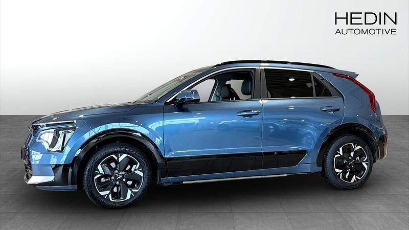 Blå (blue) Begagnad 2022 Kia e-Niro 2 SUV | 339 000 kr (Dyr) - Bild 1/4
