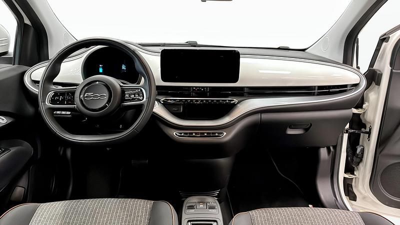 Begagnad Fiat 500e Icon 86 kW (118 HK) 2022 Vit Halvkombi