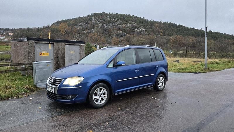 Blå Begagnad 2007 VW Touran Highline Minibuss | 17 000 kr (Superpris) - Bild 1/4