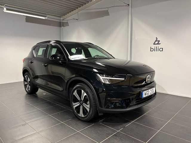Svart Begagnad 2022 Volvo XC40 Core SUV | 344 900 kr - Bild 1/3