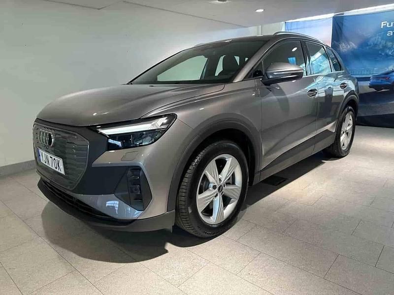 Grå Ny 2026 Audi Q4 e-tron SUV | 643 200 kr (Dyr) - Bild 1/1