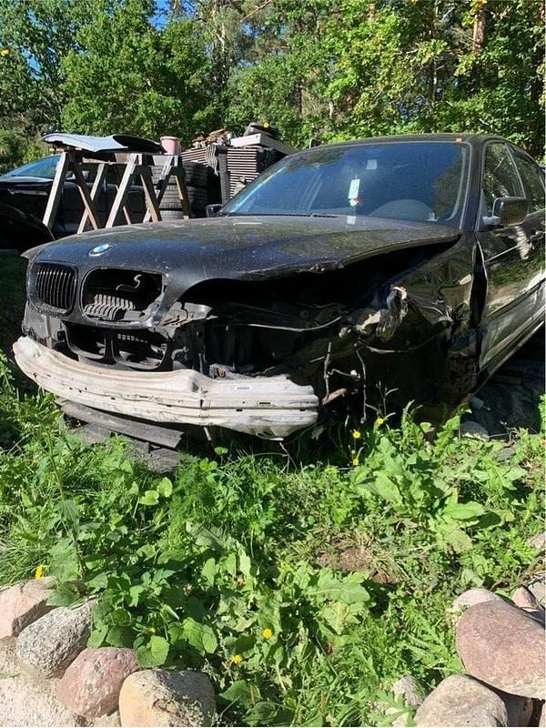 Svart Begagnad 2005 BMW 318 Sedan | 5 000 kr - Bild 1/4