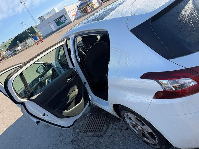 Begagnad Peugeot 308 125 HK (91 kW) 2013