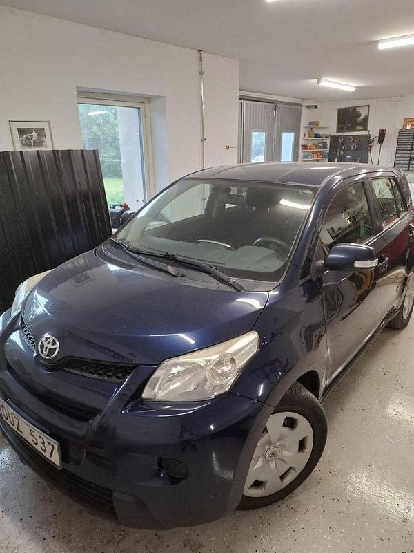 Blå Begagnad 2009 Toyota Urban Cruiser SUV | 40 000 kr (Bra pris) - Bild 1/2