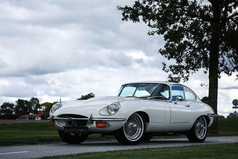 Begagnad Jaguar E-Type 269 HK (197 kW) 1971 Vit Sportkupé