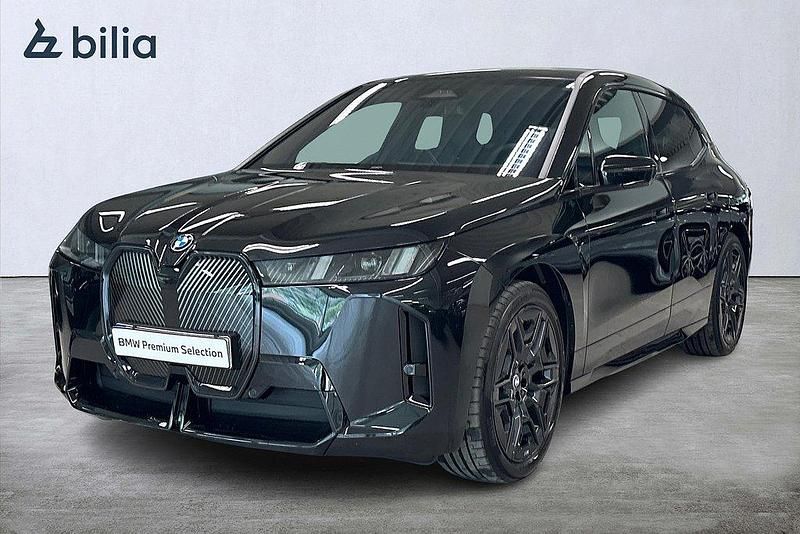 Svart Begagnad 2025 BMW iX M Sport SUV | 929 900 kr - Bild 1/4