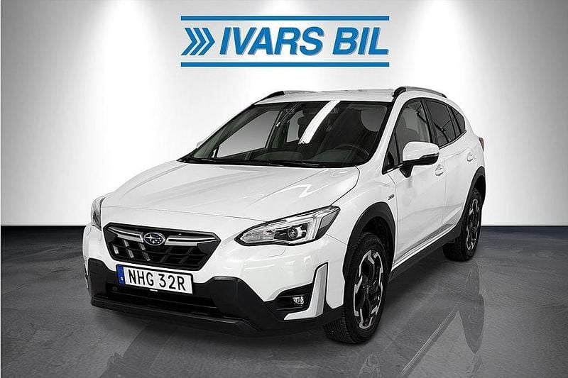 Vit Begagnad 2023 Subaru XV Active SUV | 309 000 kr (Marknadspris) - Bild 1/4