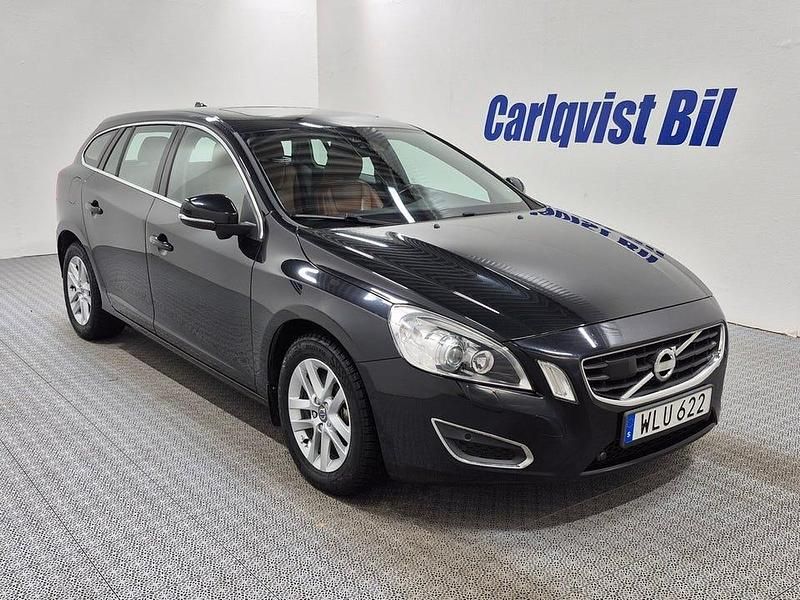 Begagnad Volvo V60 Summum 215 HK (158 kW) 2012 Svart metallic Kombi