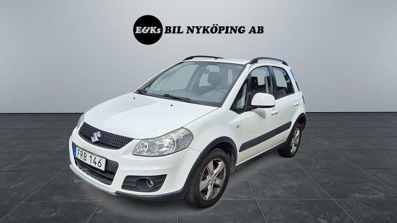 Vit Begagnad 2012 Suzuki SX4 Halvkombi | 29 900 kr (Bra pris) - Bild 1/4