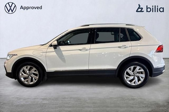 Begagnad 2022 VW Tiguan Elegance SUV | 329 900 kr (Marknadspris) - Bild 1/3