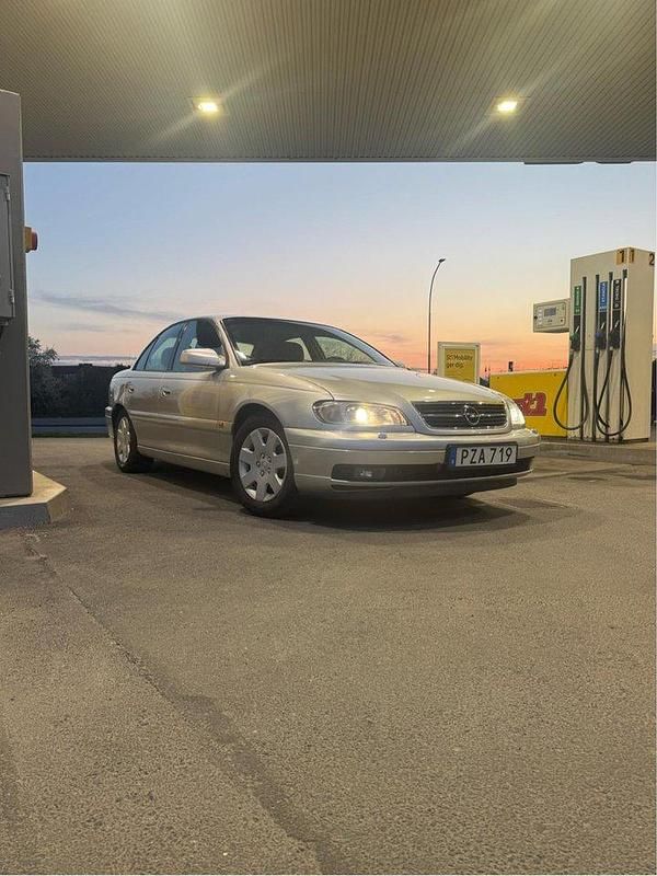 Grå Begagnad 2000 Opel Omega Sedan | 27 000 kr - Bild 1/4