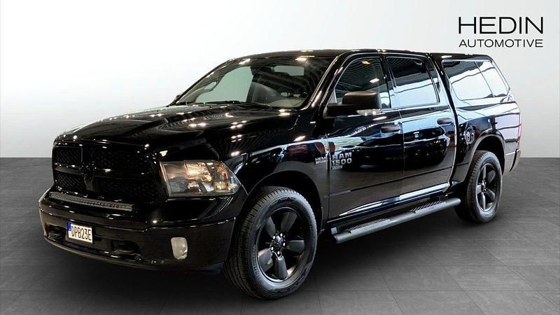 Svart (black) Begagnad 2022 Dodge Ram Pickup | 509 900 kr - Bild 1/4