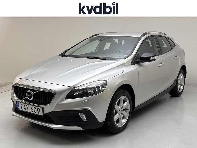 Silver Begagnad 2018 Volvo V40 CC Kombi | 164 800 kr (Bra pris) - Bild 1/3