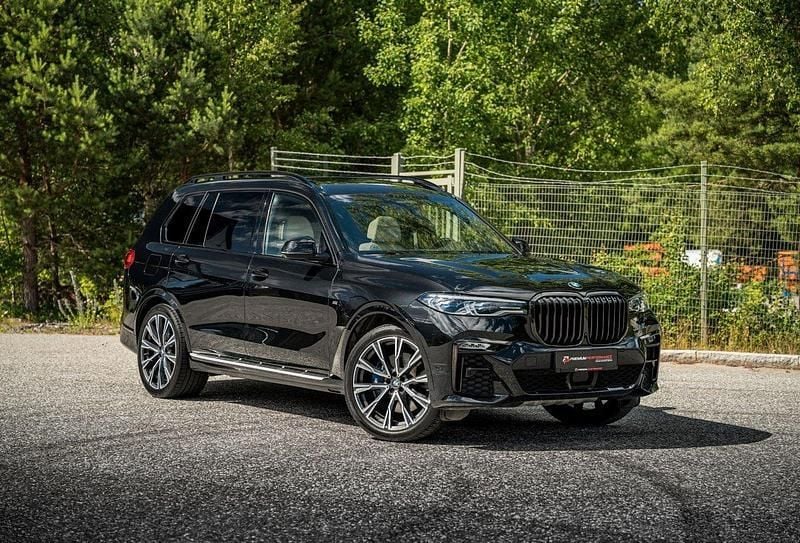 Svart (black sapphire metallic) Begagnad 2019 BMW X7 M Sport SUV | 744 800 kr (Bra pris) - Bild 1/4