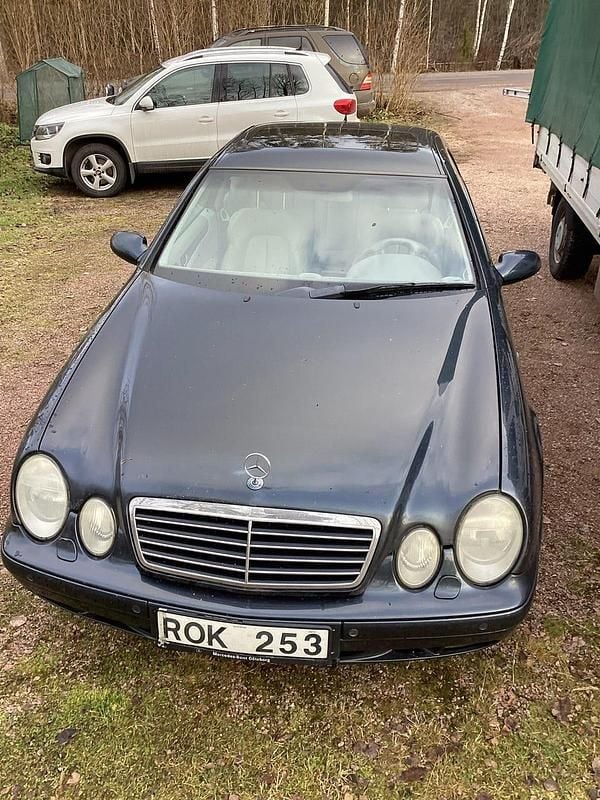 Begagnad 1999 Mercedes CLK320 Elegance Sportkupé | 29 000 kr - Bild 1/4
