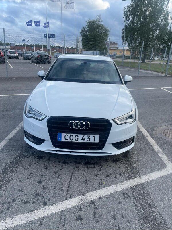 Vit Begagnad 2015 Audi A3 Sportback Ambition Halvkombi | 105 000 kr (Bra pris) - Bild 1/4