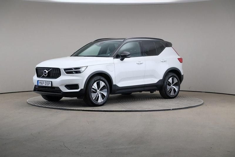 Vit Begagnad 2021 Volvo XC40 R-Design SUV | 335 000 kr (Marknadspris) - Bild 1/4