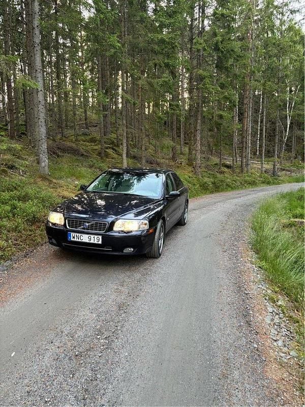 Blå Begagnad 2005 Volvo S80 Kinetic Sedan | 25 000 kr (Marknadspris) - Bild 1/4