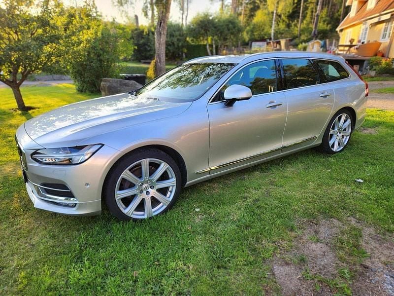 Silver Begagnad 2017 Volvo V90 Inscription Kombi | 275 000 kr (Marknadspris) - Bild 1/4