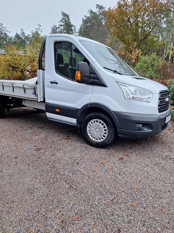 Vit Begagnad 2015 Ford Transit Van | 165 000 kr (Lite dyr) - Bild 1/4