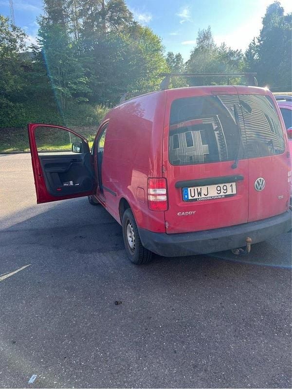 Röd Begagnad 2013 VW Caddy Minibuss | 30 000 kr (Bra pris) - Bild 1/4