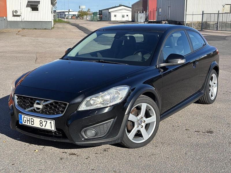 Svart Begagnad 2010 Volvo C30 Momentum Halvkombi | 33 000 kr (Marknadspris) - Bild 1/4