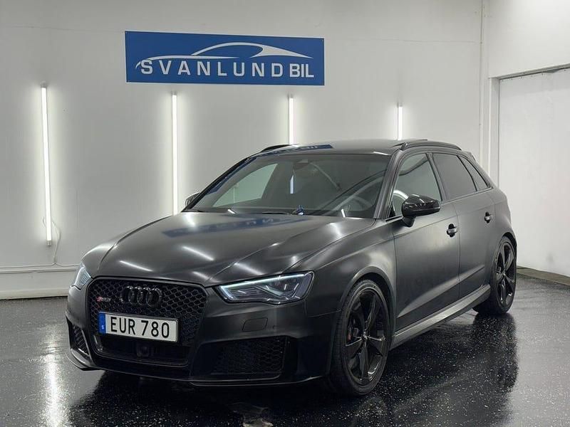 Röd Begagnad 2015 Audi RS3 Sportback Halvkombi | 359 800 kr (Marknadspris) - Bild 1/4