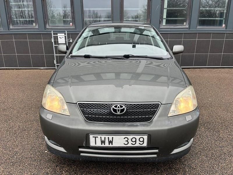 Begagnad Toyota Corolla 110 HK (80 kW) 2002 Grå