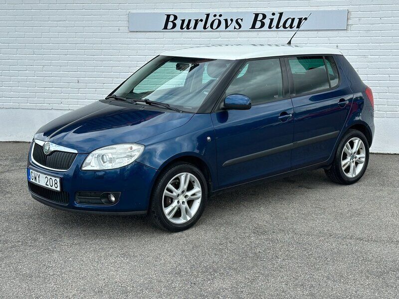 Mörkblå Begagnad 2008 Skoda Fabia Halvkombi | 34 800 kr (Marknadspris) - Bild 1/4