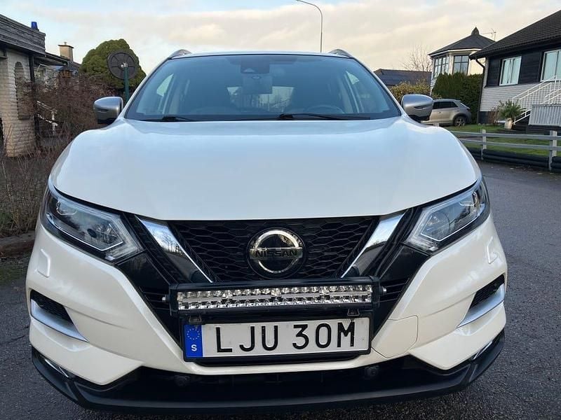 Pärlemor metallic Begagnad 2019 Nissan Qashqai SUV | 155 000 kr (Bra pris) - Bild 1/4