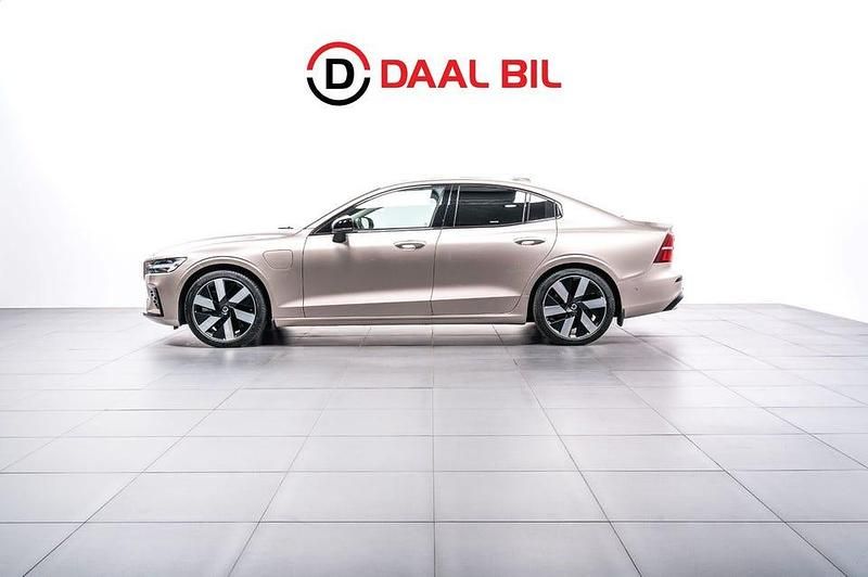 Grå Begagnad 2024 Volvo S60 Ultimate Sedan | 459 700 kr - Bild 1/4