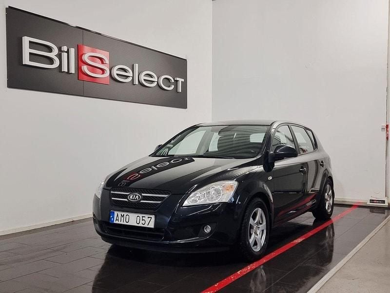 Svart Begagnad 2008 Kia Ceed Halvkombi | 39 900 kr (Marknadspris) - Bild 1/4