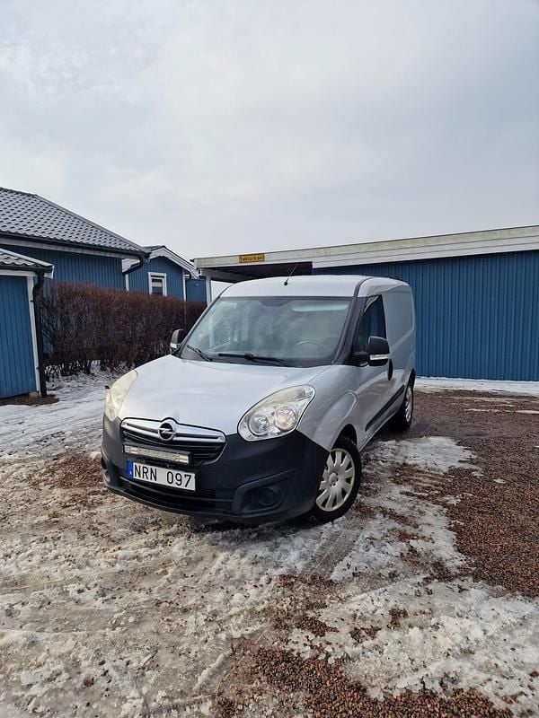 Begagnad Opel Combo S 90 HK (66 kW) 2012 Minibuss