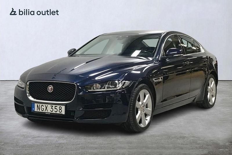 Blå Begagnad 2018 Jaguar XE Sedan | 199 900 kr - Bild 1/4
