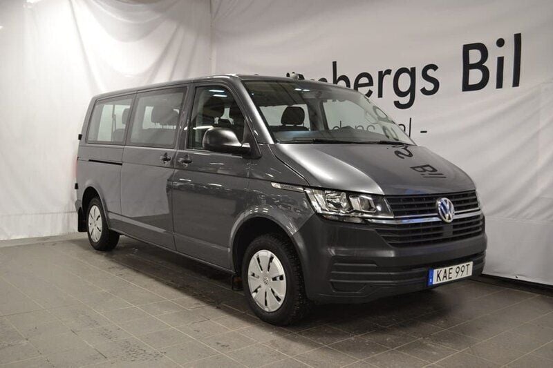 Grå Begagnad 2020 VW Caravelle Minibuss | 379 000 kr (Marknadspris) - Bild 1/4