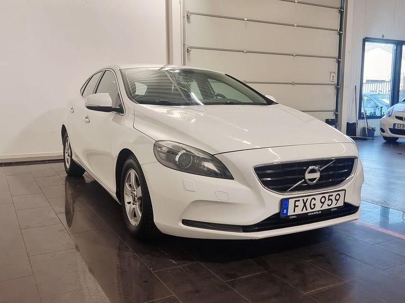 Begagnad Volvo V40 116 HK (85 kW) 2012 Vit Kombi