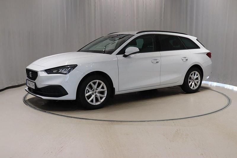 Vit Begagnad 2024 Seat Leon ST Kombi | 224 800 kr (Marknadspris) - Bild 1/4