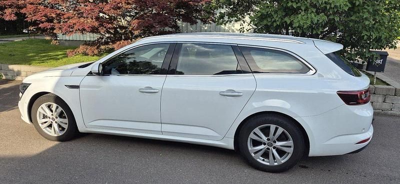 Vit Begagnad 2017 Renault Talisman GrandTour Kombi | 127 000 kr (Superpris) - Bild 1/4