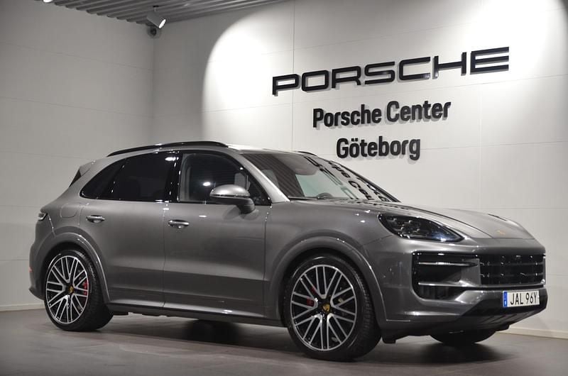 Grå Begagnad 2023 Porsche Cayenne S SUV | 1 349 000 kr - Bild 1/4