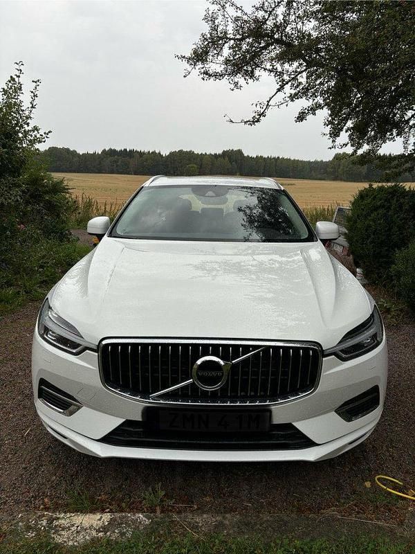 Vit Begagnad 2020 Volvo XC60 Inscription SUV | 383 000 kr (Marknadspris) - Bild 1/4